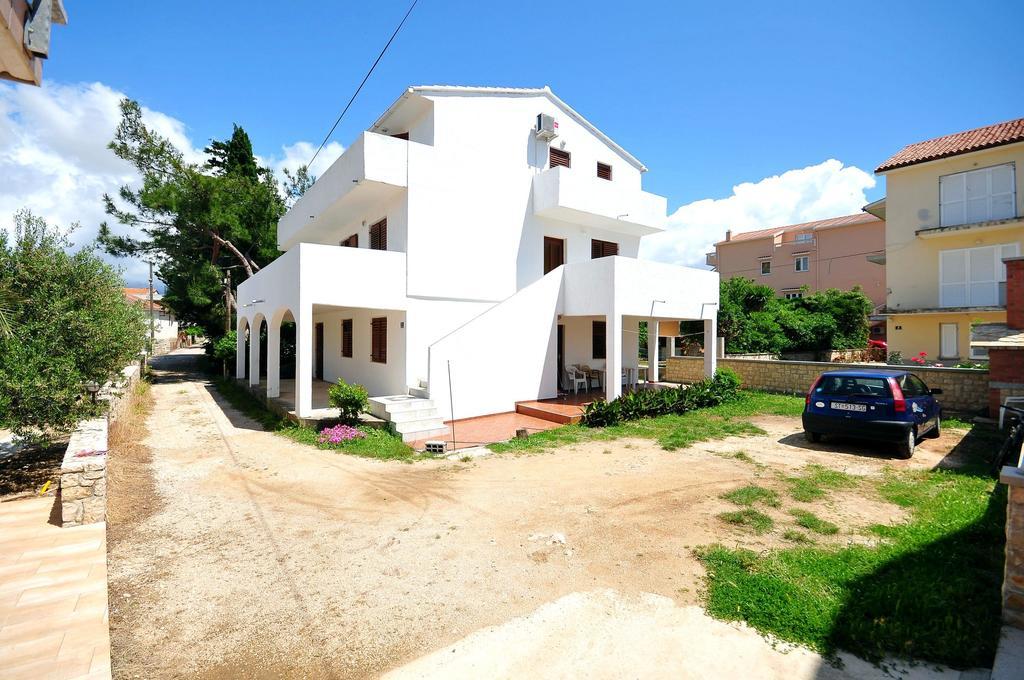 נובליה Apartments Renato מראה חיצוני תמונה