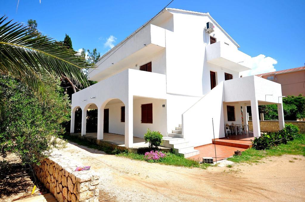 נובליה Apartments Renato מראה חיצוני תמונה